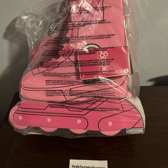 Loungefly Barbie: AMC Roller Skate Crossbody Bag Purse LE 1000 In Hand!!! - Picture 3 of 4